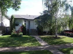 9607 73 AV NW  Edmonton, AB T6E 1B3