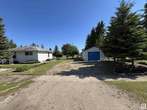 5132 55 Av, Mundare, AB 