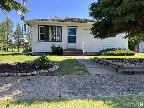 5132 55 Av, Mundare, AB 