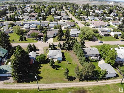 5132 55 Av, Mundare, AB 