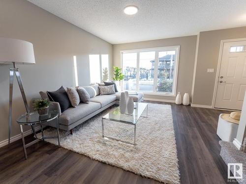 7206 Rosenthal Drive, Edmonton, AB - Indoor Photo Showing Living Room