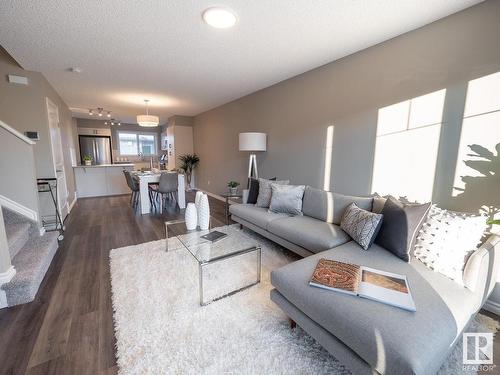 7206 Rosenthal Drive, Edmonton, AB - Indoor Photo Showing Living Room