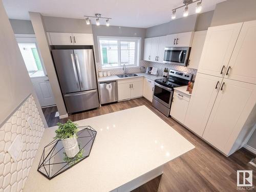 7206 Rosenthal Drive, Edmonton, AB - Indoor Photo Showing Kitchen With Double Sink