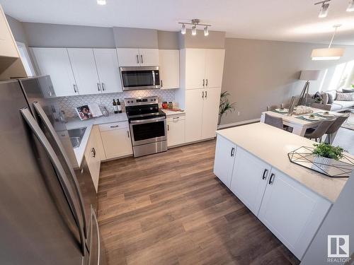 7206 Rosenthal Drive, Edmonton, AB - Indoor Photo Showing Kitchen