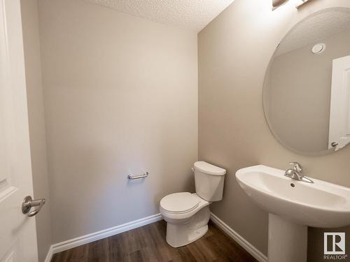 7206 Rosenthal Drive, Edmonton, AB - Indoor Photo Showing Bathroom