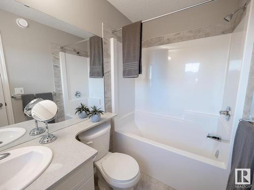 7206 Rosenthal Drive, Edmonton, AB - Indoor Photo Showing Bathroom