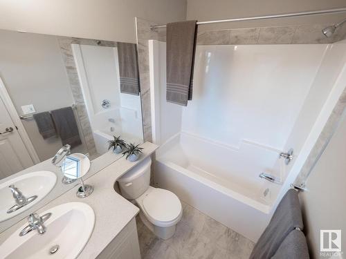 7206 Rosenthal Drive, Edmonton, AB - Indoor Photo Showing Bathroom