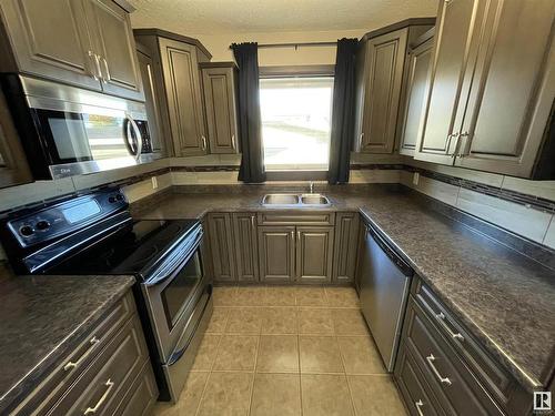 4701 49 Street, Bonnyville Town, AB - Indoor Photo Showing Kitchen With Double Sink