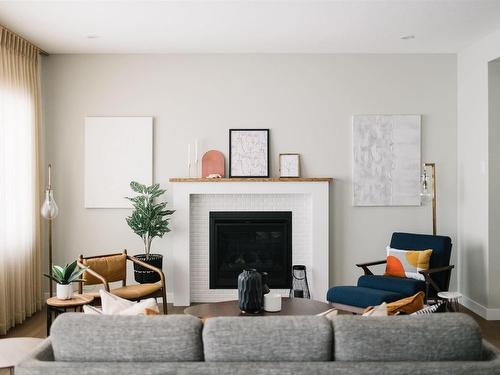 9308 226 Street, Edmonton, AB - Indoor Photo Showing Living Room