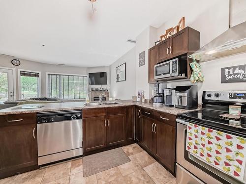 216 35 Sturgeon Road, St. Albert, AB - Indoor Photo Showing Kitchen