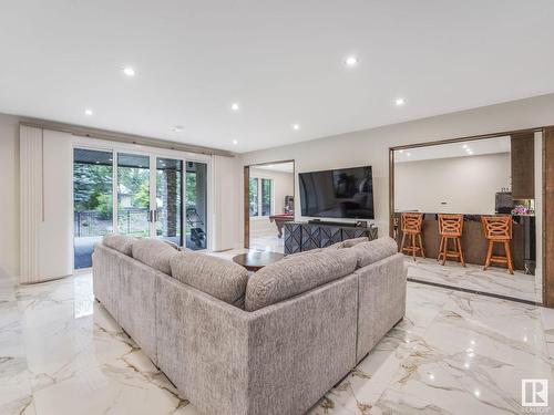 2793 Wheaton Drive, Edmonton, AB - Indoor Photo Showing Living Room