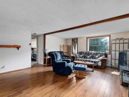 274032A Hwy 13, Rural Wetaskiwin County, AB - Indoor Photo Showing Living Room