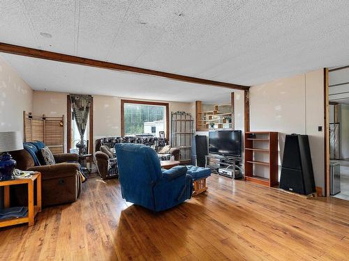 274032A Hwy 13, Rural Wetaskiwin County, AB - Indoor Photo Showing Living Room