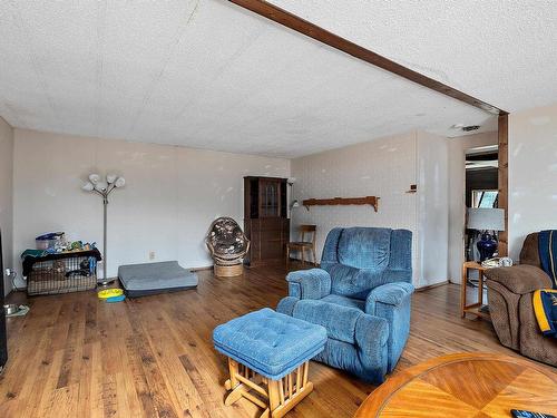 274032A Hwy 13, Rural Wetaskiwin County, AB - Indoor Photo Showing Living Room