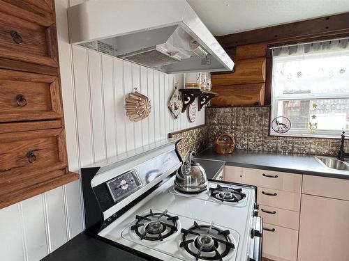 58227 Rng Rd 70 A, Rural St. Paul County, AB - Indoor Photo Showing Kitchen