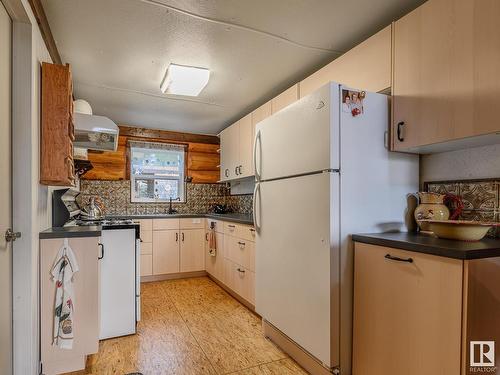 58227 Rng Rd 70 A, Rural St. Paul County, AB - Indoor Photo Showing Kitchen