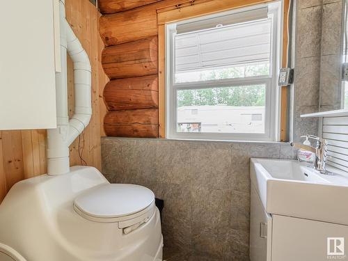 58227 Rng Rd 70 A, Rural St. Paul County, AB - Indoor Photo Showing Bathroom