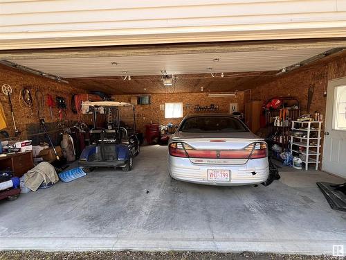 118 5509 Twp Rd 494, Rural Brazeau County, AB - Indoor Photo Showing Garage