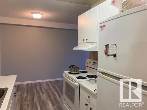 7B 13230 Fort Road, Edmonton, AB - Indoor Photo Showing Kitchen