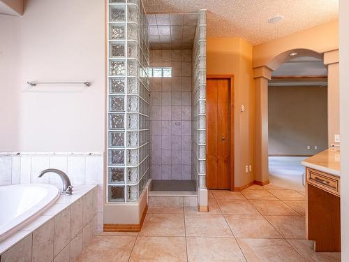 58 Kingsbury Crescent, St. Albert, AB - Indoor Photo Showing Bathroom