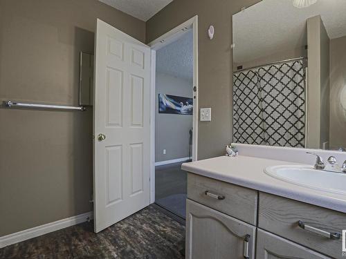 17634 96 Avenue, Edmonton, AB - Indoor Photo Showing Bathroom