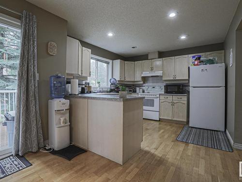 17634 96 Avenue, Edmonton, AB - Indoor Photo Showing Kitchen