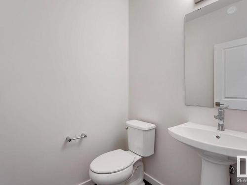 664 Kinglet Boulevard, Edmonton, AB - Indoor Photo Showing Bathroom