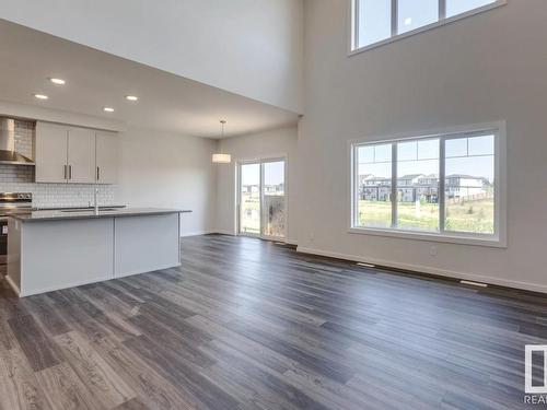 664 Kinglet Boulevard, Edmonton, AB - Indoor Photo Showing Kitchen