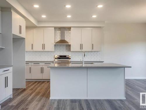 664 Kinglet Boulevard, Edmonton, AB - Indoor Photo Showing Kitchen With Upgraded Kitchen