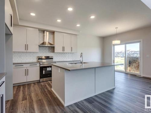 664 Kinglet Boulevard, Edmonton, AB - Indoor Photo Showing Kitchen With Upgraded Kitchen