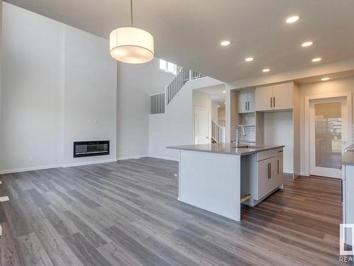 664 Kinglet Boulevard, Edmonton, AB - Indoor Photo Showing Kitchen