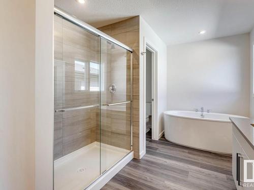 664 Kinglet Boulevard, Edmonton, AB - Indoor Photo Showing Bathroom