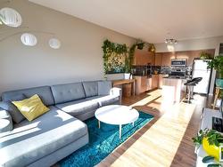 #411 10518 113 ST NW  Edmonton, AB T5H 0C6