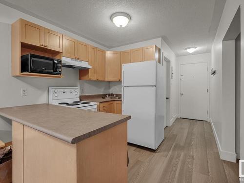 6 11008 124 Street, Edmonton, AB - Indoor Photo Showing Kitchen