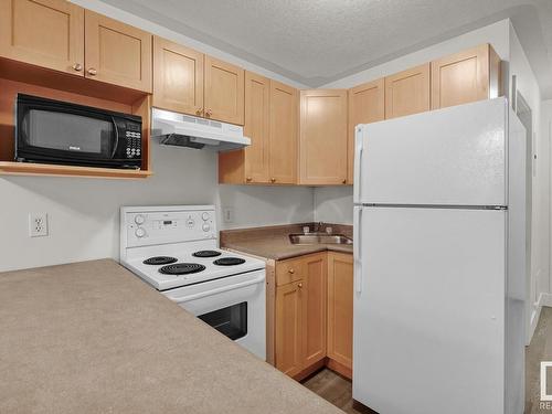 6 11008 124 Street, Edmonton, AB - Indoor Photo Showing Kitchen