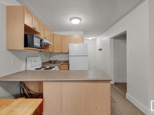 6 11008 124 Street, Edmonton, AB - Indoor Photo Showing Kitchen