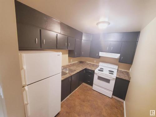 7 5328 54 Street, Cold Lake, AB - Indoor Photo Showing Kitchen