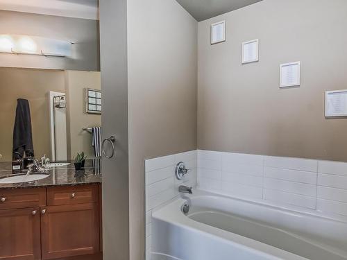 1705 9020 Jasper Avenue, Edmonton, AB - Indoor Photo Showing Bathroom