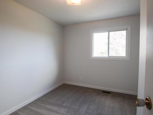 10F Twin Tc Nw, Edmonton, AB 