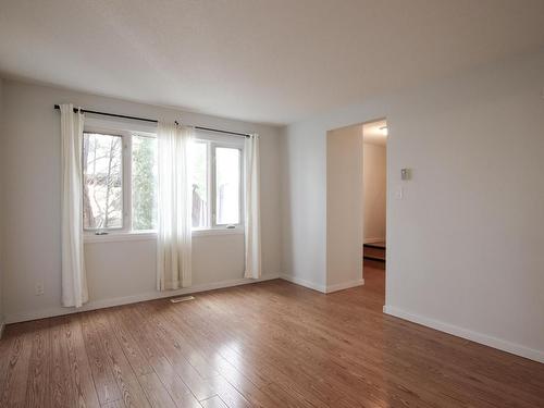 10F Twin Tc Nw, Edmonton, AB 