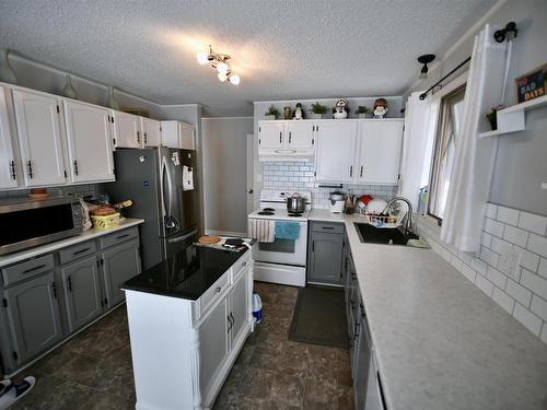 4626 46 Avenue, St. Paul Town, AB - Indoor Photo Showing Kitchen