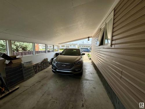 4626 46 Avenue, St. Paul Town, AB - Indoor Photo Showing Garage