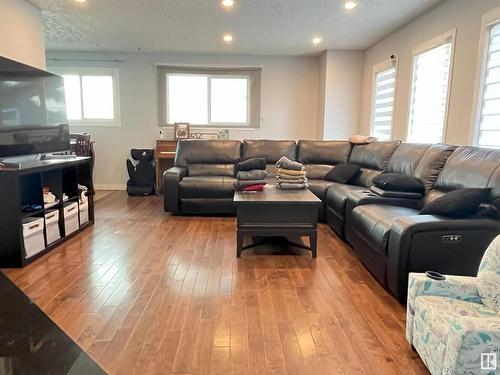 17932 93 Avenue Nw, Edmonton, AB - Indoor Photo Showing Living Room