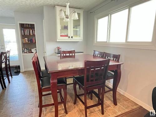 17932 93 Avenue Nw, Edmonton, AB - Indoor Photo Showing Dining Room