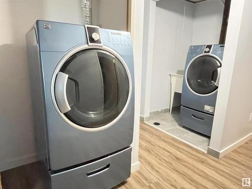 17932 93 Avenue Nw, Edmonton, AB - Indoor Photo Showing Laundry Room