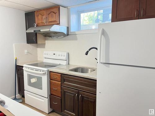 17932 93 Avenue Nw, Edmonton, AB - Indoor Photo Showing Kitchen