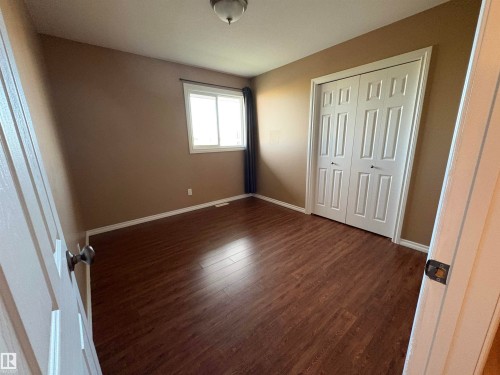 5302 Railway Avenue, Elk Point, AB - Indoor Photo Showing Other Room
