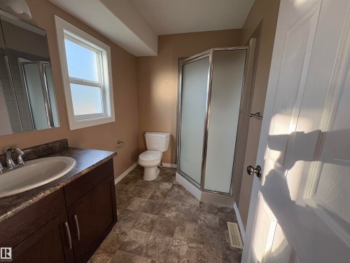 5302 Railway Avenue, Elk Point, AB - Indoor Photo Showing Bathroom