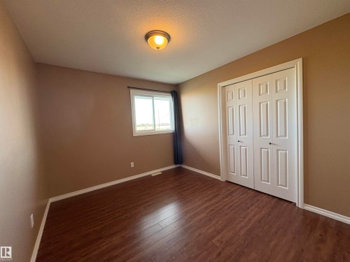 5302 Railway Avenue, Elk Point, AB - Indoor Photo Showing Other Room
