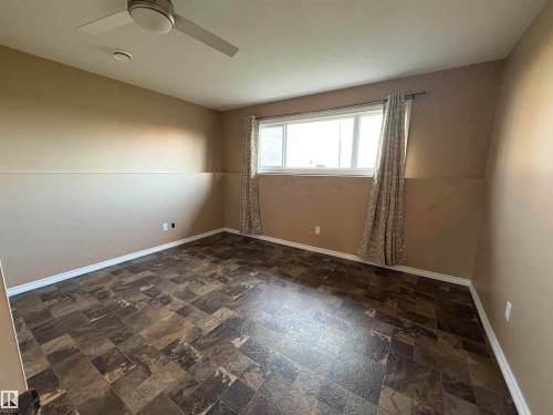 5302 Railway Avenue, Elk Point, AB - Indoor Photo Showing Other Room